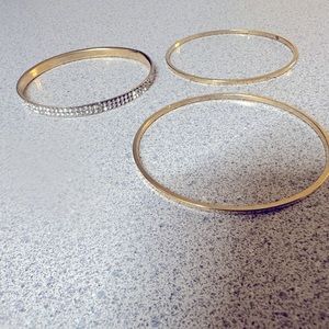 Gold accessory bangles set
